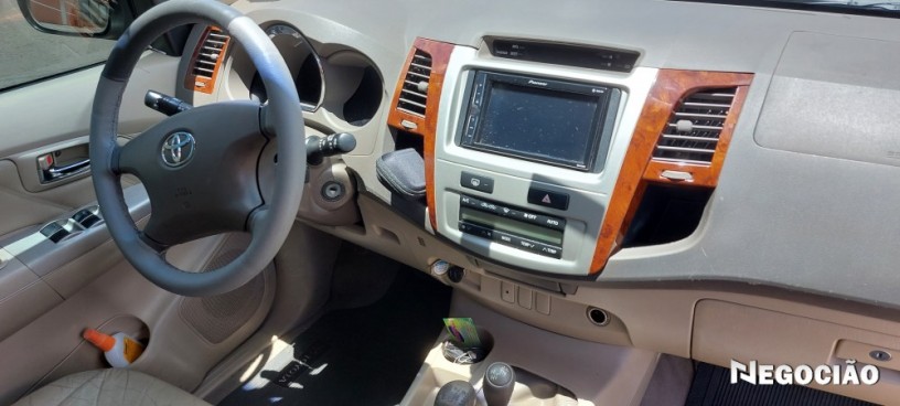 hilux-sw4-2008-big-0